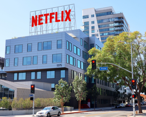 netflix-hits-325-million-subscribers-as-revenue-beats-estimates