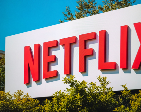 netflix-switches-to-all-cash-bid-for-warner-bros.-and-hbo