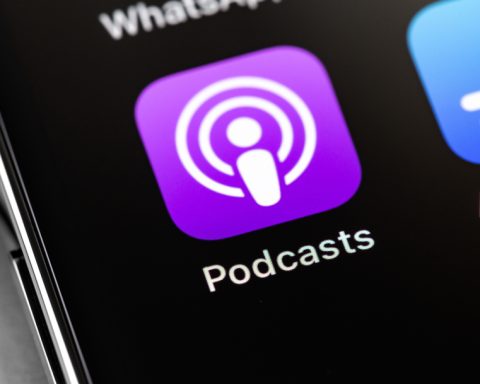 apple-expands-podcasts-with-video-push