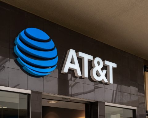 nyc-pension-funds-sue-at&t-over-blocked-vote