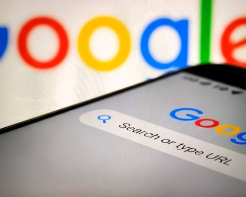 google-tests-ai-rewrites-of-headlines-in-search