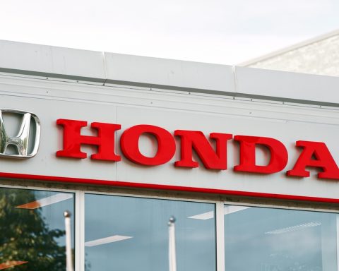 honda-forecasts-first-annual-loss-since-1957-listing