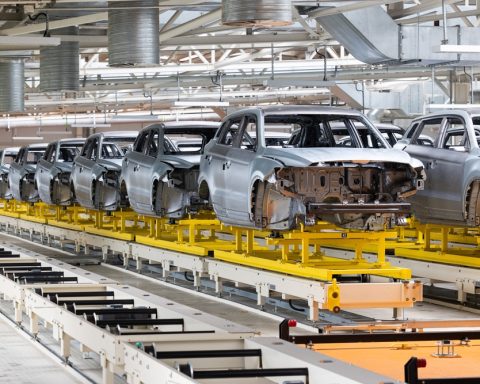 u.s.-factory-prices-jump,-complicating-fed-rate-outlook