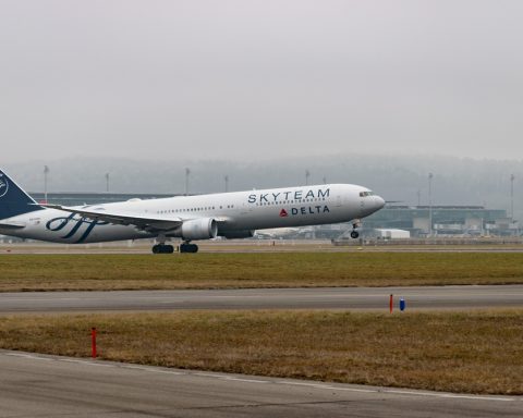 delta-trims-growth-as-fuel-surge-hits-profits