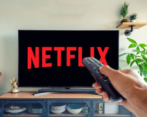 netflix-drops-after-strong-results-fail-to-lift-outlook