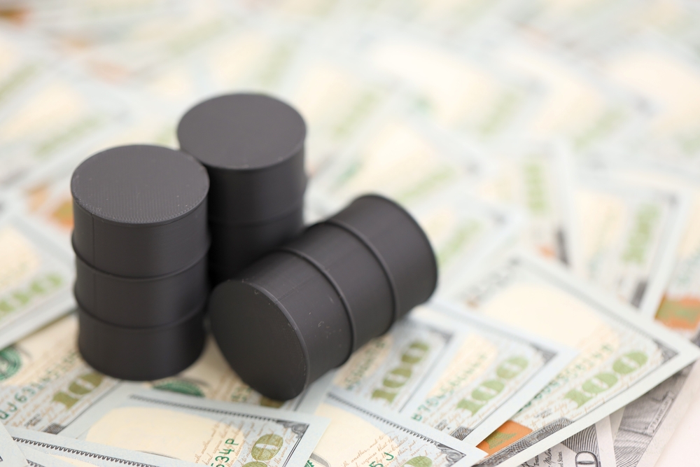 oil-steadies-near-$100-as-supply-risks-persist