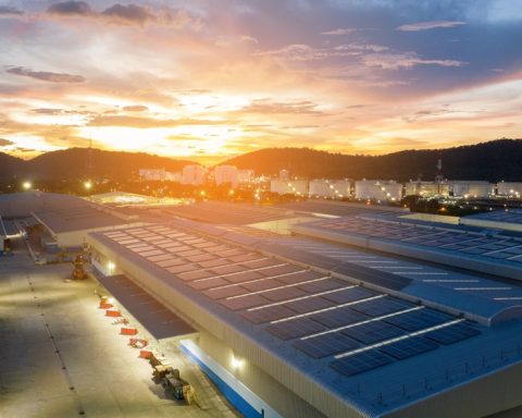 solar-power-overtakes-expectations-worldwide