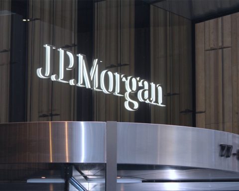 trump-files-5bn-lawsuit-against-jpmorgan-and-dimon