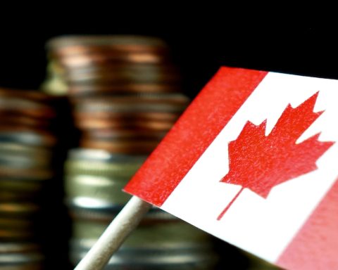 canada-economy-slips-into-contraction