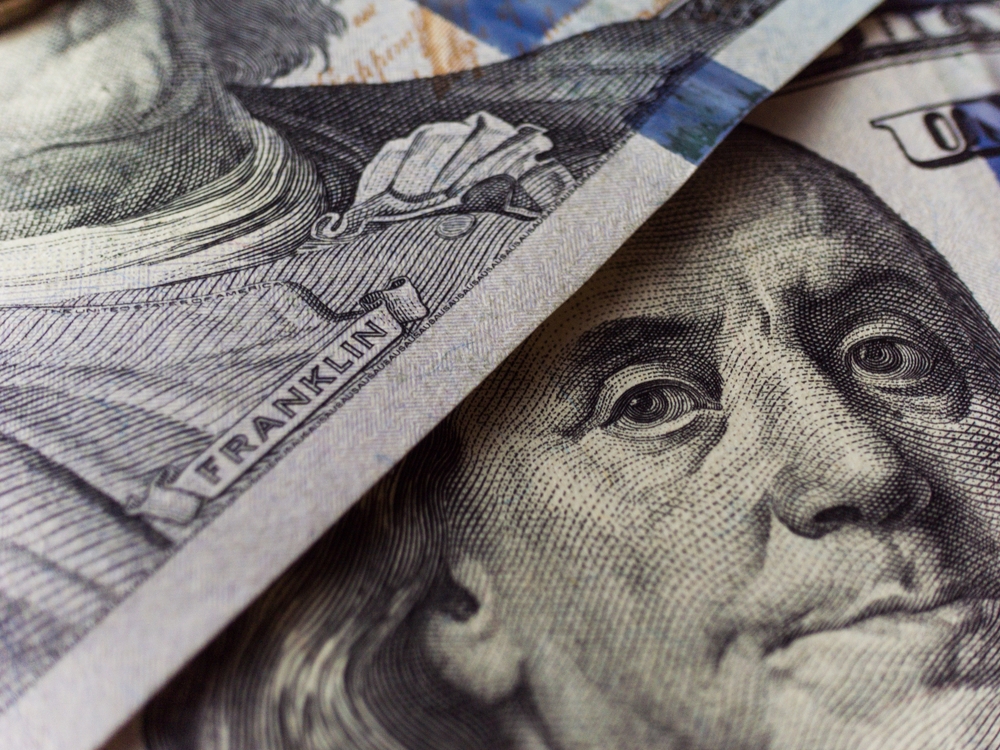 dollar-rallies-as-fed-signals-possible-rate-hike