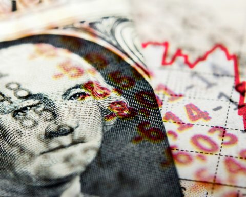 dollar-weakens-amid-fed-dovishness-and-trade-tensions