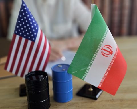 oil-prices-fall-as-hormuz-risks-linger