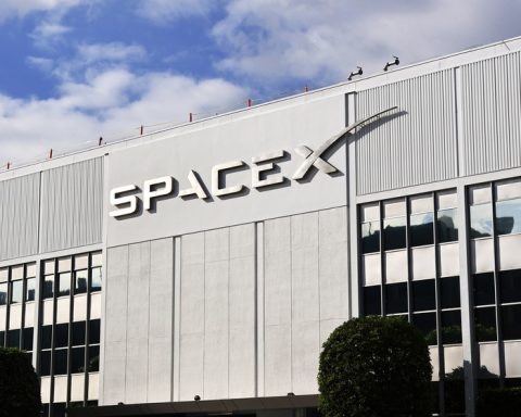 spacex-soars-23%-in-record-nasdaq-debut