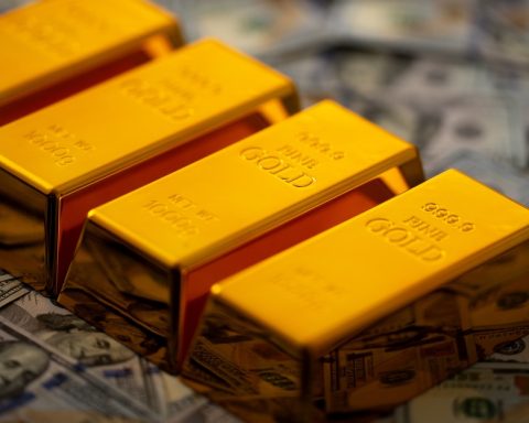 gold-slump-tests-dollar-paradox