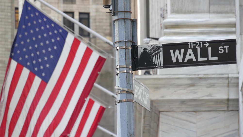 us-stocks-fall-as-iran-war-lifts-oil