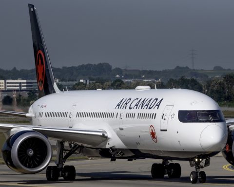 air-canada-sells-aeroplan-stake-for-$2.5b
